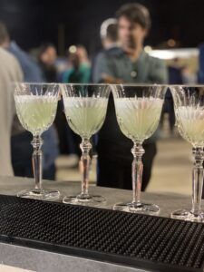 Eventos con Coctelería: 7 Motivos por los que Todo el Mundo Quiere un Bartender Profesional
