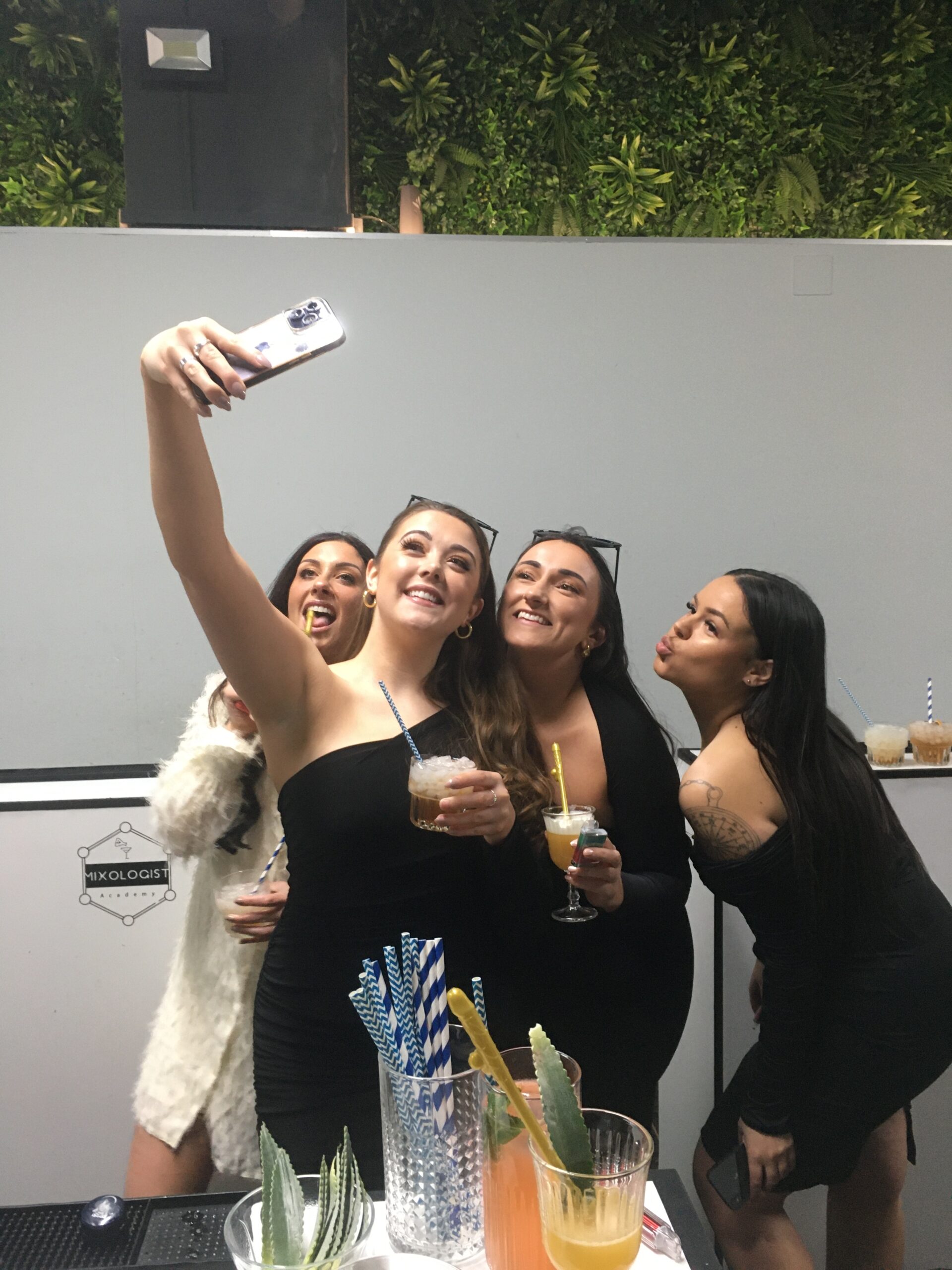 Momento de la masterclass de coctelería para empresas